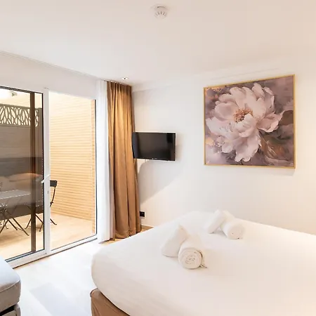 Hotel Les Tour Eiffel Paris